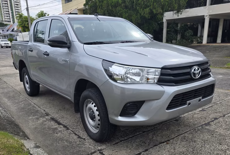 HILUX 2023 4X4 MANUAL  EN 23,495 al CRÉDITO o al contado.... - Imagen 2