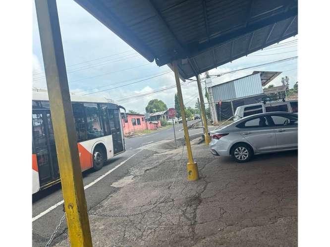 SE ALQUILA LOCAL PEDREGAL 265M 7 PARKING AMPLIO ESPACIO ESQUINA