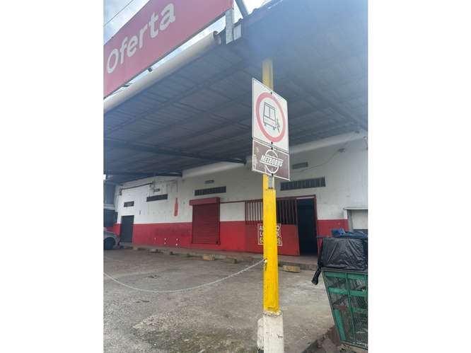 SE ALQUILA LOCAL PEDREGAL 265M 7 PARKING AMPLIO ESPACIO ESQUINA - Imagen 3