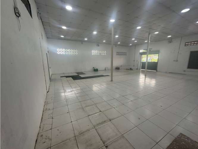 SE ALQUILA LOCAL PEDREGAL 265M 7 PARKING AMPLIO ESPACIO ESQUINA - Imagen 7