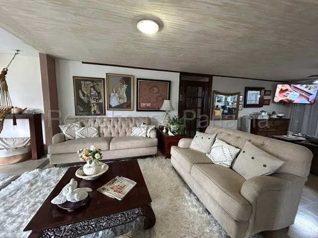 Hermoso Apartamento en Alquiler en Obarrio 27PPM2016
