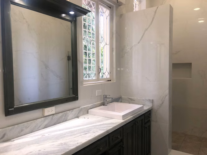 CASA con PISCINA en ALTOS del GOLF - REMODELADA - Lote de 2,500 M² - Imagen 13