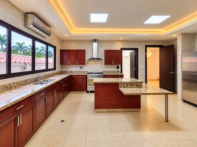 CASA EN COSTA DEL ESTE CON PISCINA PRIVADA 1045M2 CON 4REC MLD - Imagen 7