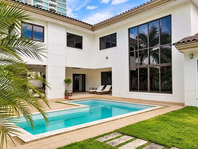 CASA EN COSTA DEL ESTE CON PISCINA PRIVADA 1045M2 CON 4REC MLD - Imagen 16