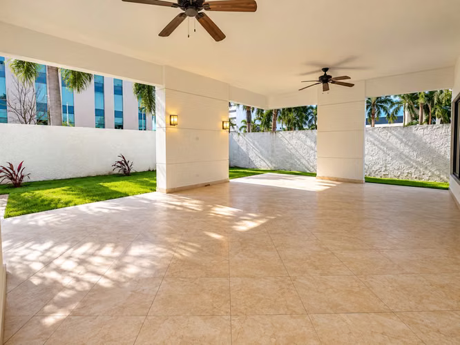 CASA EN COSTA DEL ESTE CON PISCINA PRIVADA 1045M2 CON 4REC MLD - Imagen 13