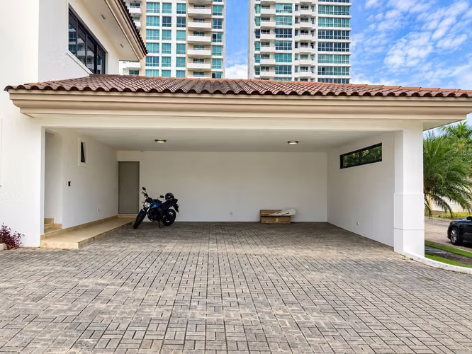CASA EN COSTA DEL ESTE CON PISCINA PRIVADA 1045M2 CON 4REC MLD - Imagen 18