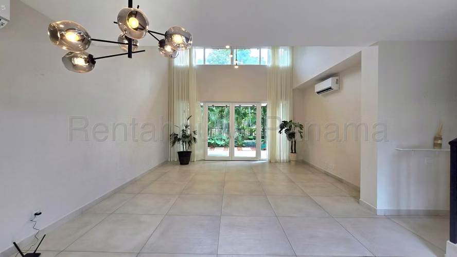 Casa En Alquiler En Santa María YM - Imagen 7