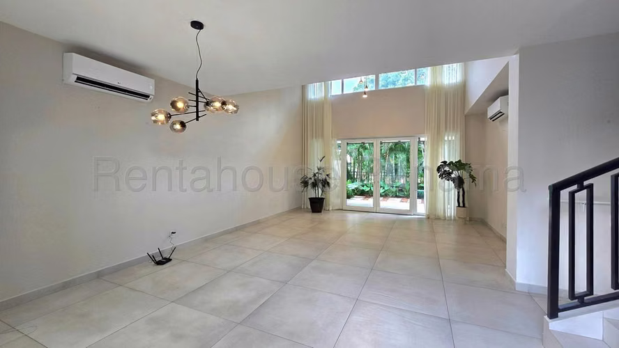 Casa En Alquiler En Santa María YM - Imagen 6
