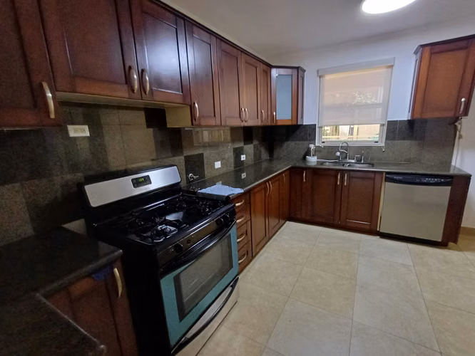 Casa Embassy Gardens 3 hab 3 ba cercano a Albrook, Clayton, Embassy Club - Imagen 2