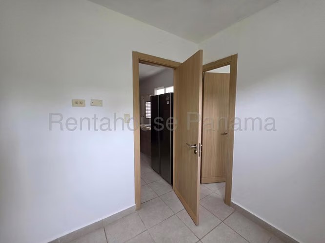 Se Vende Casa en Brisas Del Golf LA27-2018 - Imagen 4