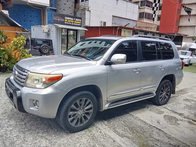 TOYOTA LAND CRUISER 200 VX 2014