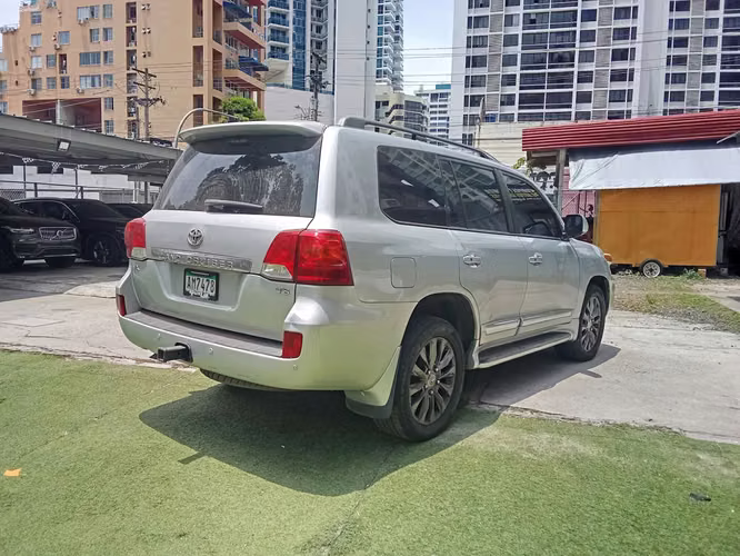 TOYOTA LAND CRUISER 200 VX 2014