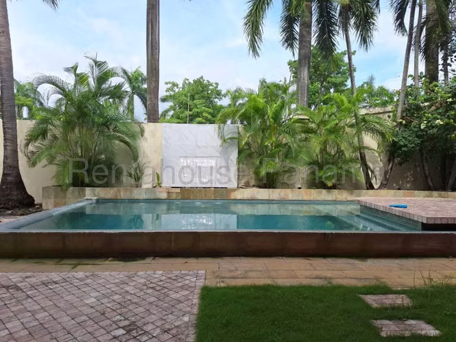 Alquiler de casa en Costa del Este AK