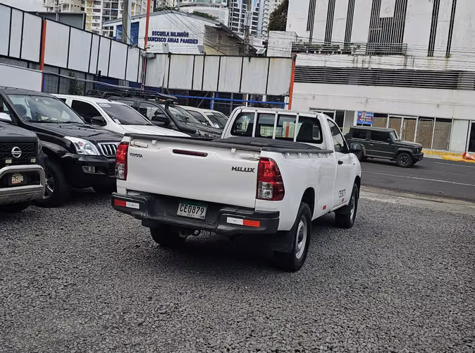 Toyota Hilux 4x2 2017 - Imagen 4