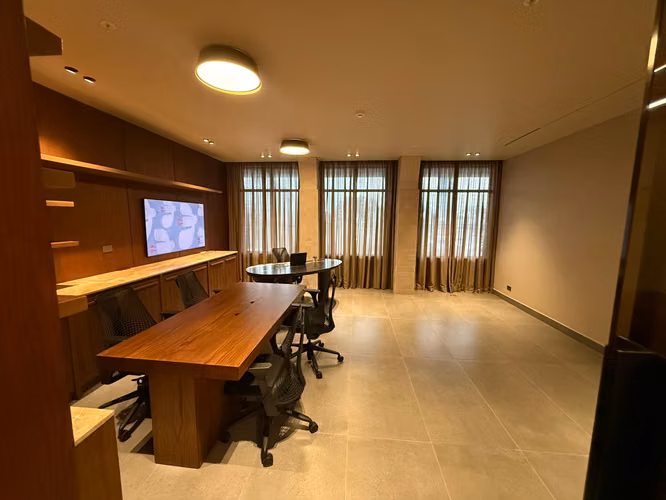 Oficina en Santa María Village | Única oficina privada disponible para alquilar - Imagen 8