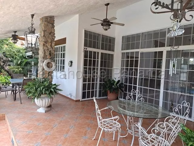 Se Vende Casa en San Carlos DPA27-2036
