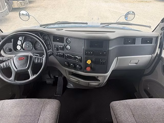 2022 Peterbilt 579 - Imagen 5
