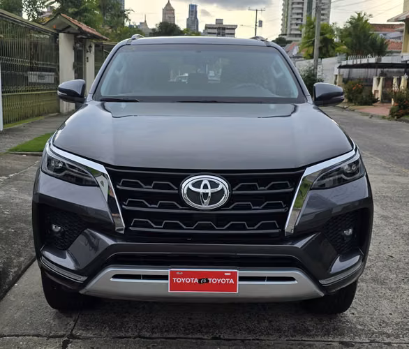 FORTUNER 2023  4X4 AUTOMATICO EN 41,495 al CREDITO o al CONTADO - Imagen 3