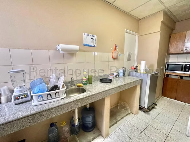 Galera En Venta En Parque Lefevre YM