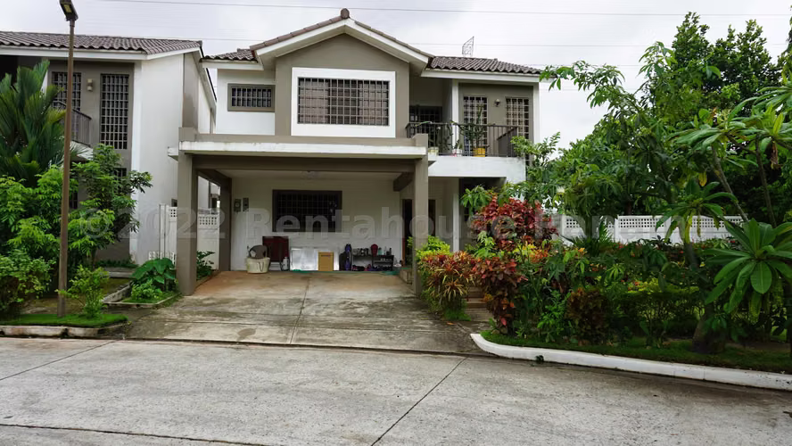 House for sale in Brisas Del Golf LC24-4087