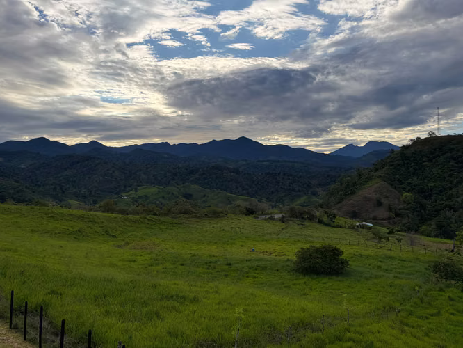 GANGA!! SE VENDE 1 HECTAREA O LOTES A 30 MINUTOS DE VOLCÁN