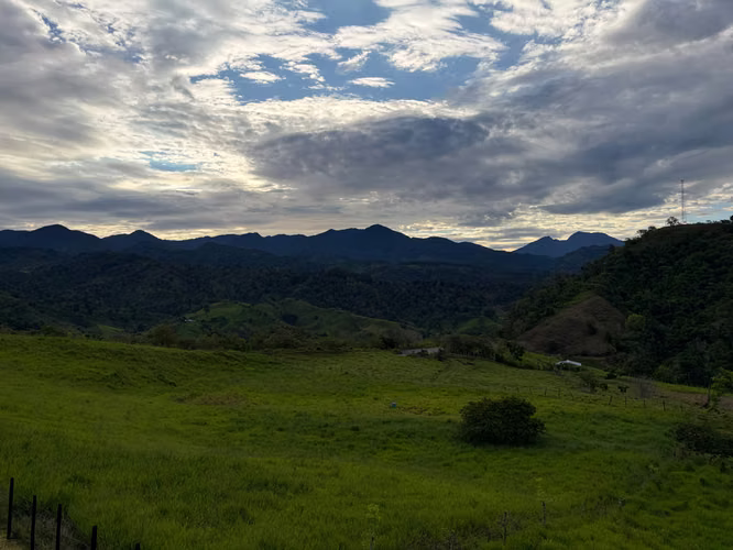 GANGA!! SE VENDE 1 HECTAREA O LOTES A 30 MINUTOS DE VOLCÁN