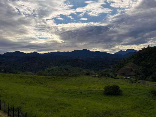 GANGA!! SE VENDE 1 HECTAREA O LOTES A 30 MINUTOS DE VOLCÁN