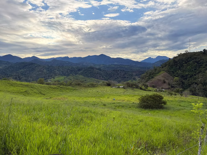 GANGA!! SE VENDE 1 HECTAREA O LOTES A 30 MINUTOS DE VOLCÁN
