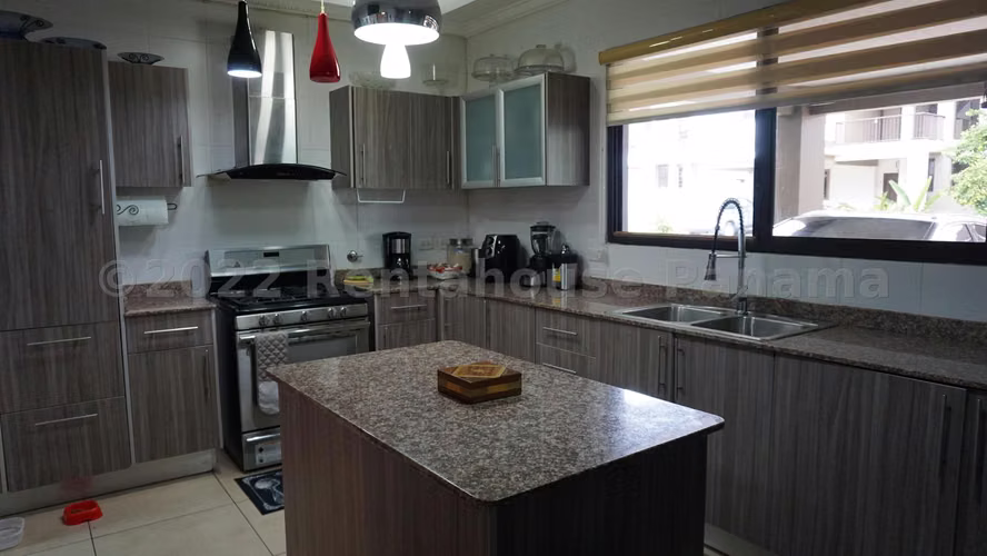 Vendo Casa en Brisas Del Golf LC25-596