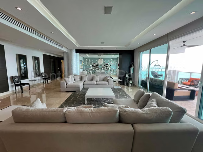 Alquiler de apartamento en Ph Venetian Towers 26MVCH6346