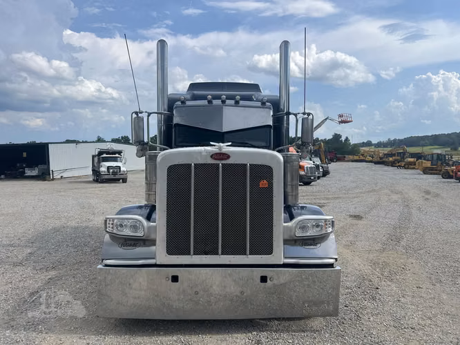 2016 PETERBILT 389