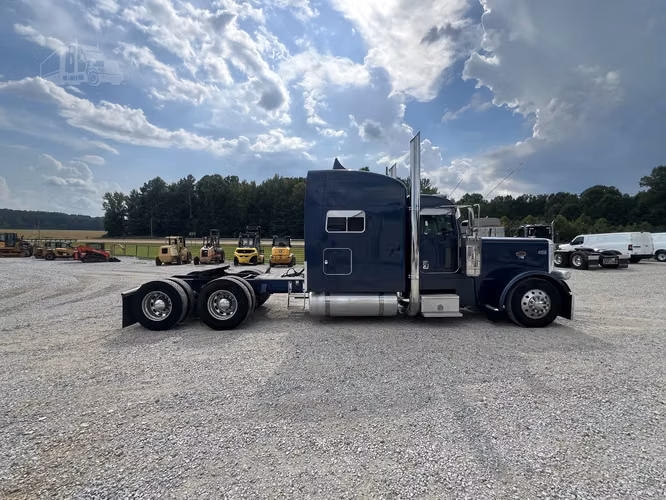 2016 PETERBILT 389