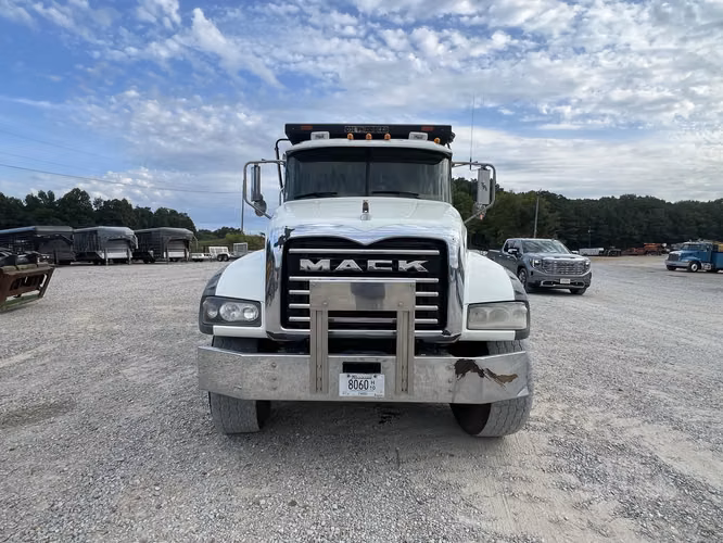 2018 MACK GRANITE GU713