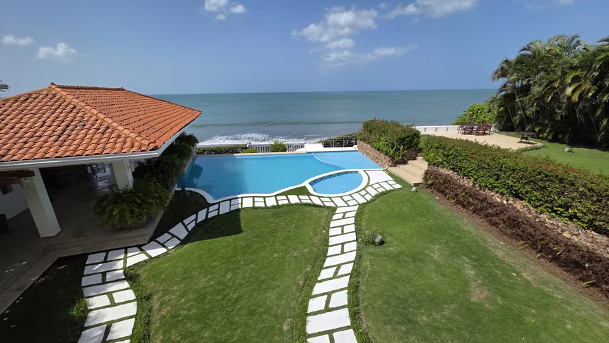 Beautiful beachfront house in Coronado