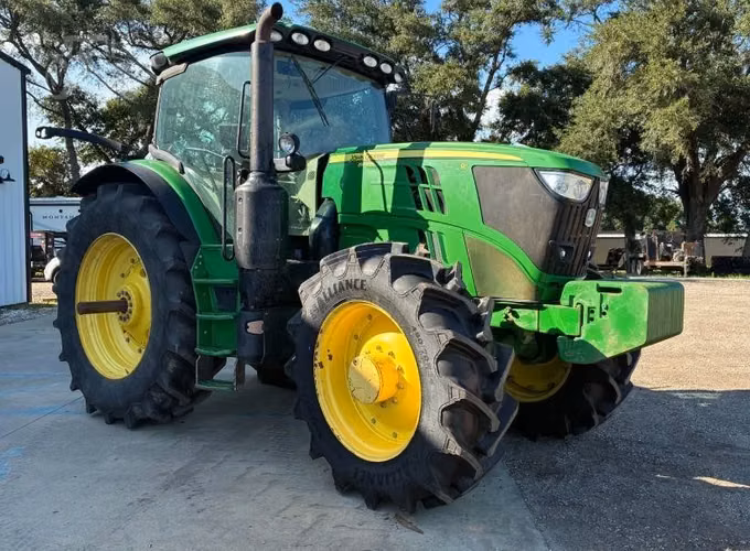 2020 JOHN DEERE 6215R