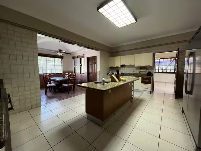 Casa en Camino de Cruces - 860 m² de dos niveles y amplia piscina - Imagen 13