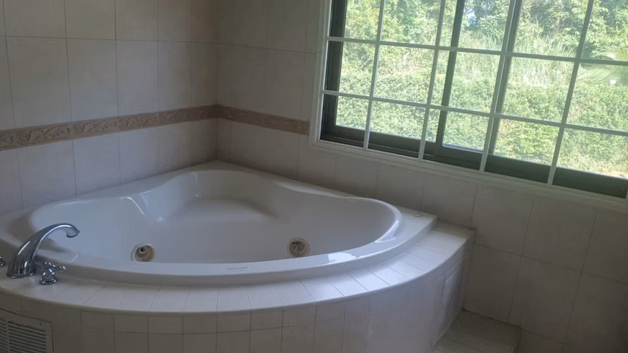 Casa en Camino de Cruces - 860 m² de dos niveles y amplia piscina - Imagen 19