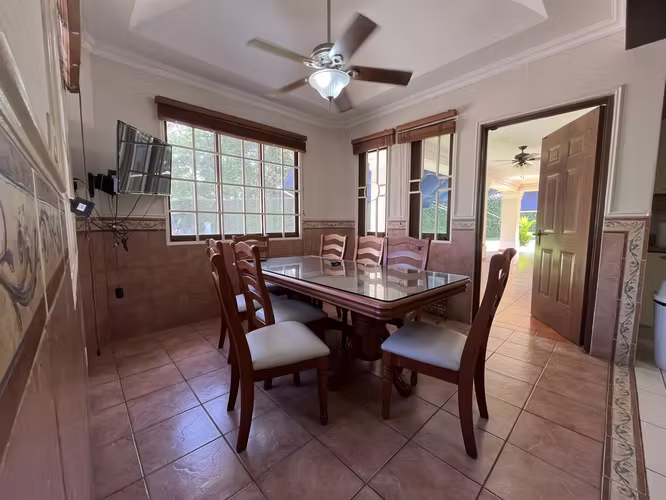 Casa en Camino de Cruces - 860 m² de dos niveles y amplia piscina - Imagen 12