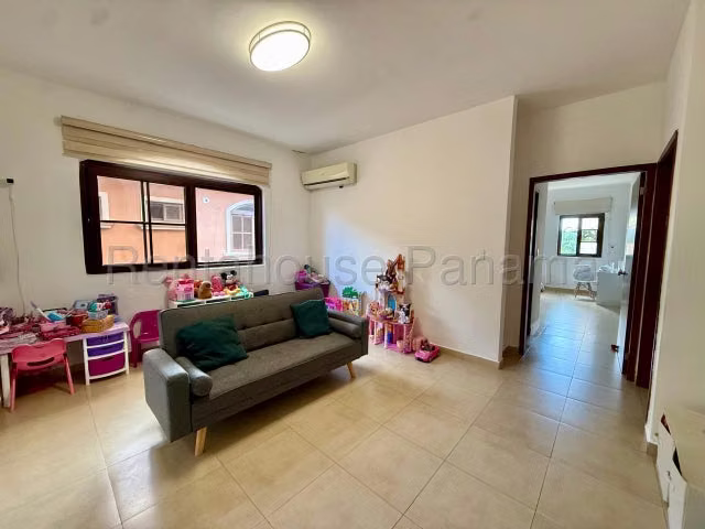 Casa en alquiler en El Doral Costa Sur 27LRL2045