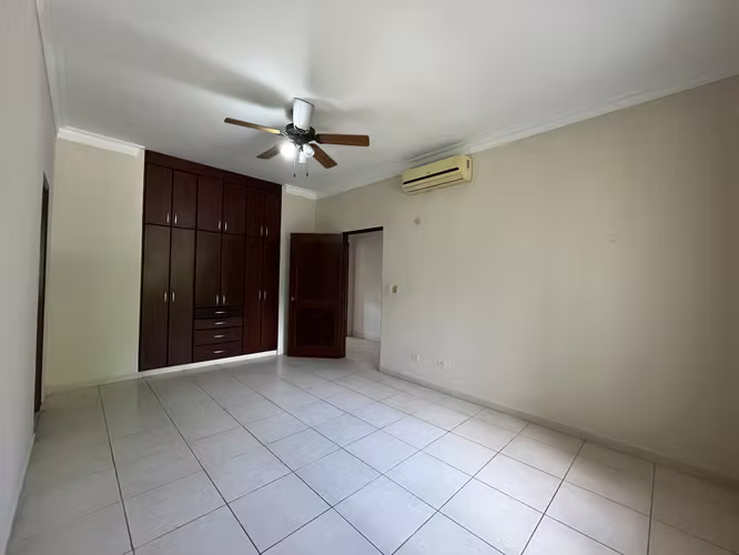 Casa en Camino de Cruces - 860 m² de dos niveles y amplia piscina - Imagen 17