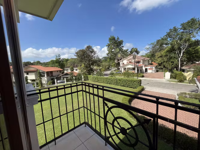 Casa en Camino de Cruces - 860 m² de dos niveles y amplia piscina - Imagen 13