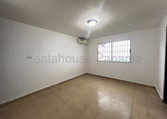 Alquiler de casa con 3 recamaras, terraza, patio en Betania / 282.88 M2    27mgo1672