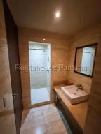 Alquiler de Apartamento con 96m2 en Obarrio PH Denovo 26-2030SR