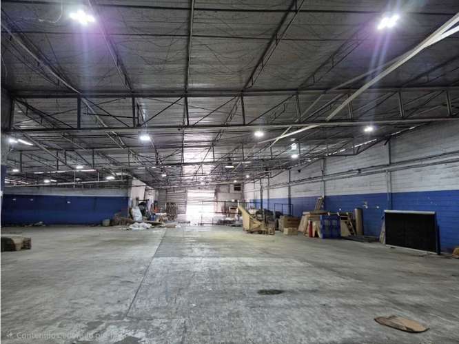Alquiler de galera de 1450 mts en áreaindustrial de Los Angeles