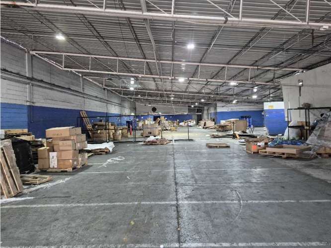 Alquiler de galera de 1450 mts en áreaindustrial de Los Angeles