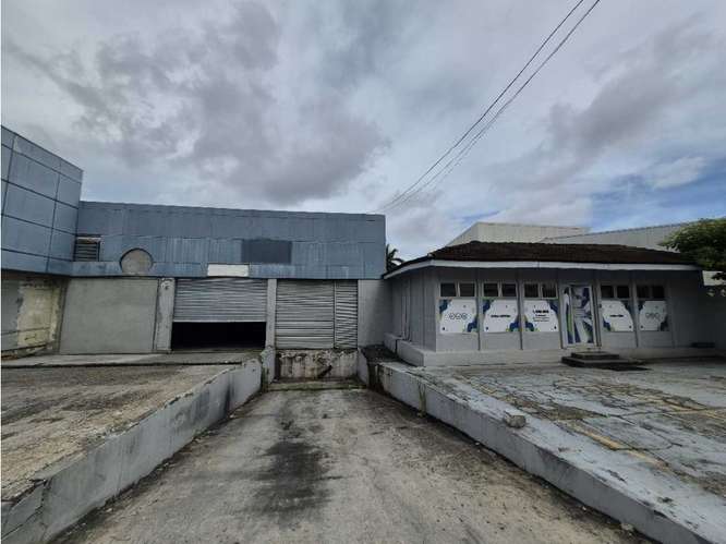 Alquiler de galera de 1450 mts en áreaindustrial de Los Angeles