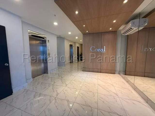 Venta de Apartamento con Línea blanca en Carrasquilla Ph Coral towers EC
