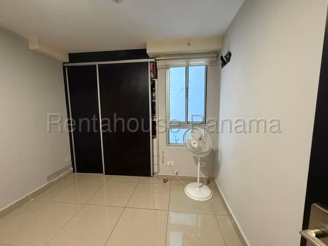 Venta de Apartamento con Línea blanca en Carrasquilla Ph Coral towers EC