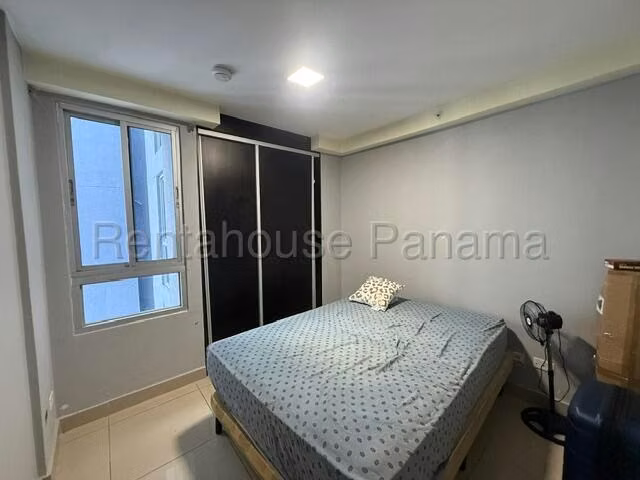 Venta de Apartamento con Línea blanca en Carrasquilla Ph Coral towers EC