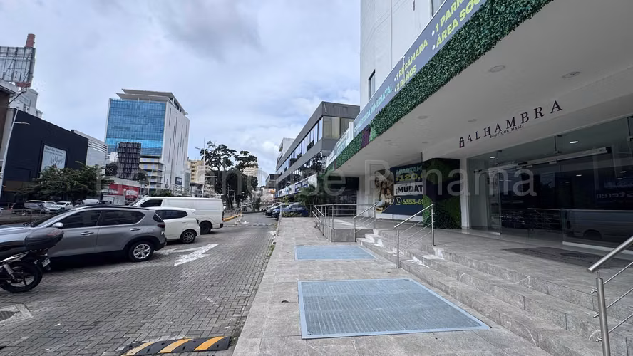 Venta de Consultorio en Via España Worldwide Plaza EC